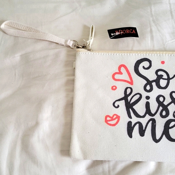 "So Kiss Me" make up bag clutch, NWT💗🎉🎊 - Picture 2 of 8